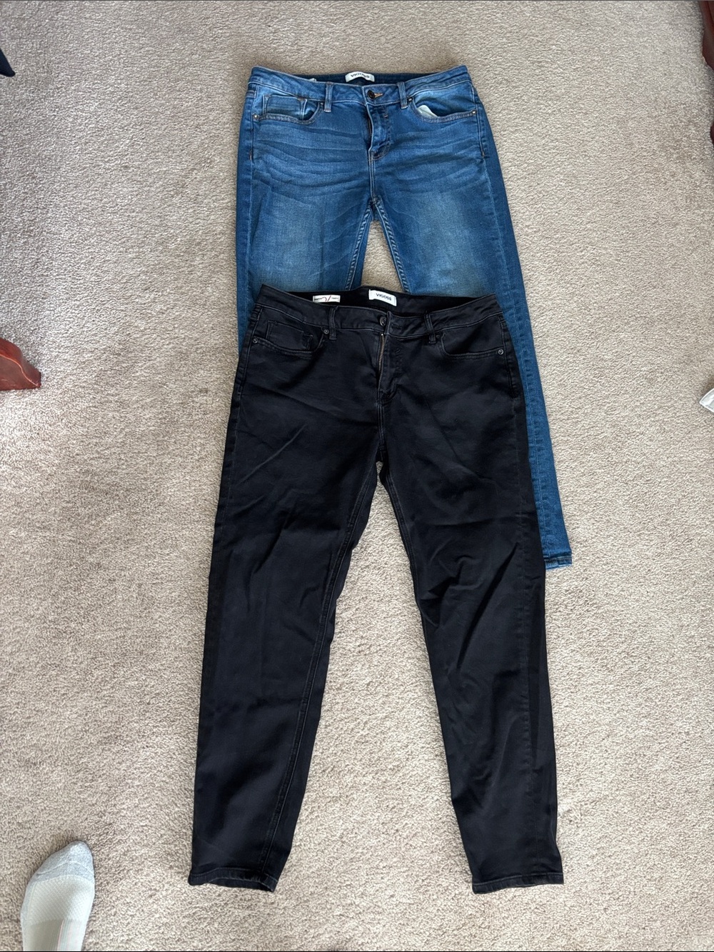 Vigoss Women's Stretch Jeans 2 pair. Thompson tomboy style. GUC. Size 30.